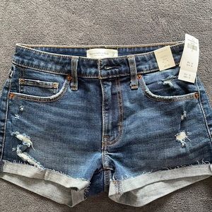 New Abercrombie & Fitch mid-rise denim shorts